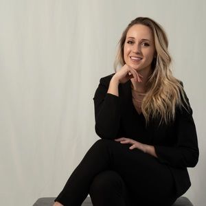 Meet your Posher, Olivia